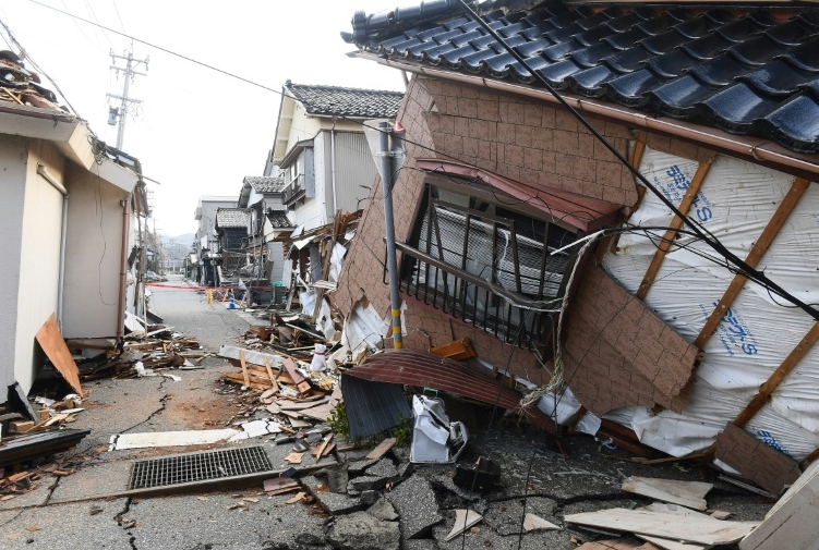 Do earthquake hazard maps really predict future building damage?